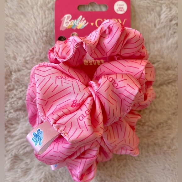 2/$20 ✨NWT Barbie x Glov Satin Scrunchies 3 Pack Hot Pink - Picture 6 of 7